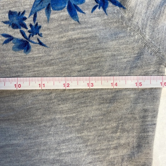 Garnet Hill Women’s 100% Merino Wool Crew Neck Button Up Cardigan Blue Roses XS - Picture 13 of 15